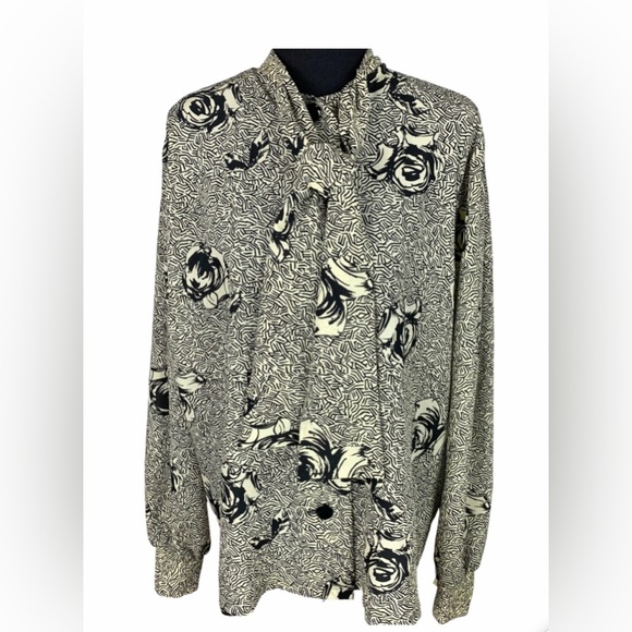 Rare Vintage Givenchy Blouse 🔥 - Picture 3 of 10